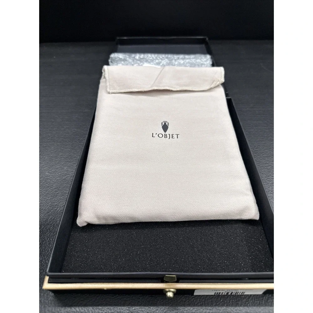 L'objet Empty Storage Gift Box (1666)